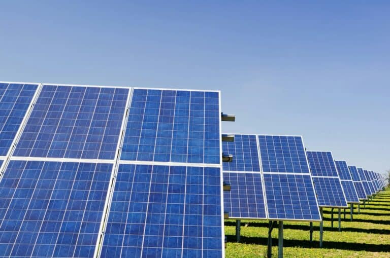Lire la suite à propos de l’article Choisir le bon installateur de panneaux solaires à Annecy