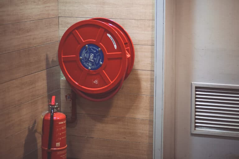 Lire la suite à propos de l’article Sécurité incendie en entreprise : prévenir les risques et protéger les employés